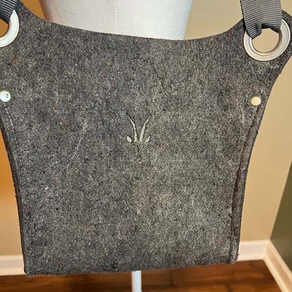 IBEX PURSE GRAY Recycled Felted Wool Messenger TOTE Bag Adjustable Strap! - Picture 2 of 3